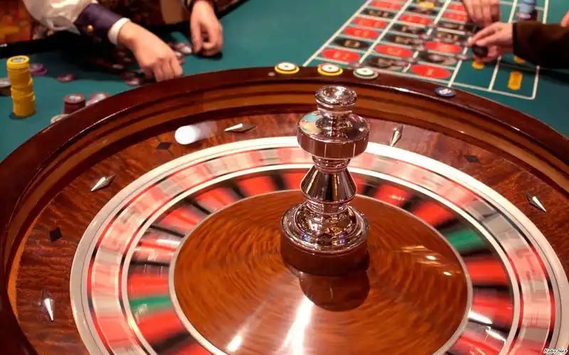 Filipino player accessing jilione Casino table games on smartphone